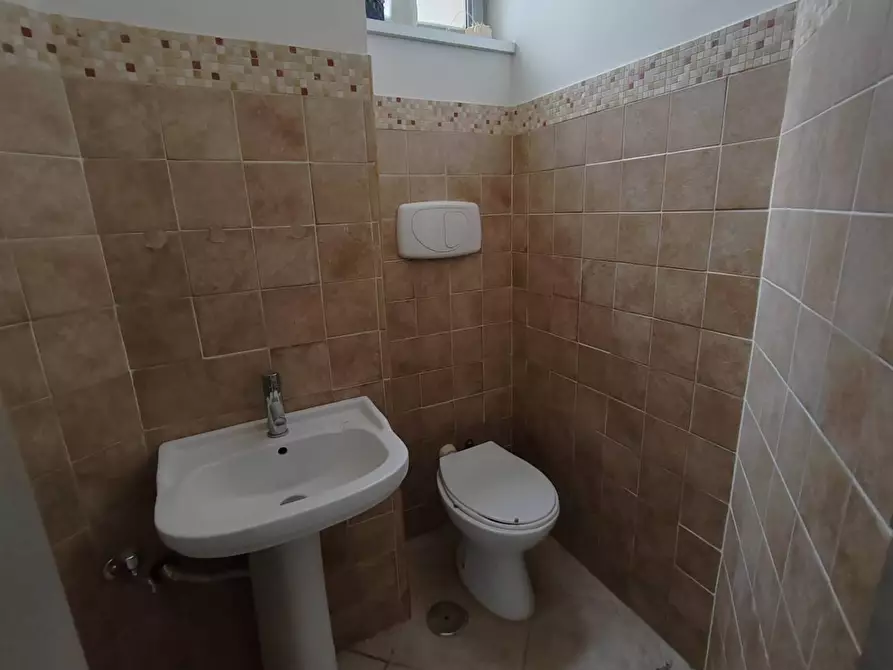 Immagine 5 di Locale commerciale in vendita  in Via Stazione 20 a Priverno