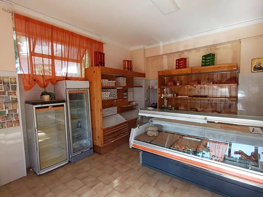 Immagine 2 di Locale commerciale in vendita  in TECCHIENA a Alatri