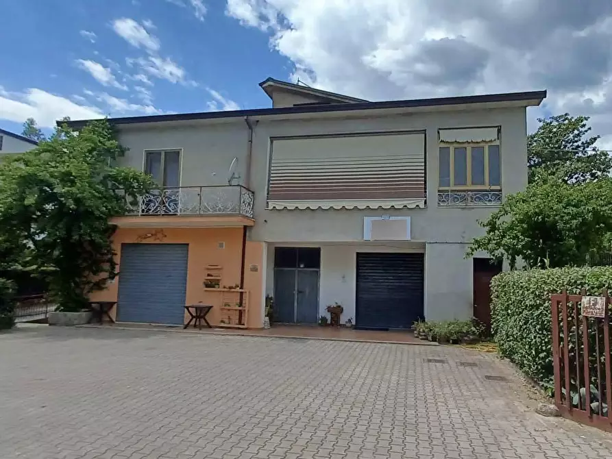 Immagine 1 di Locale commerciale in vendita  in via colletraiano a Alatri