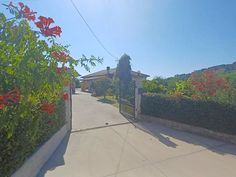 Immagine 1 di Villa in vendita  in Via San Giorgio a Pofi