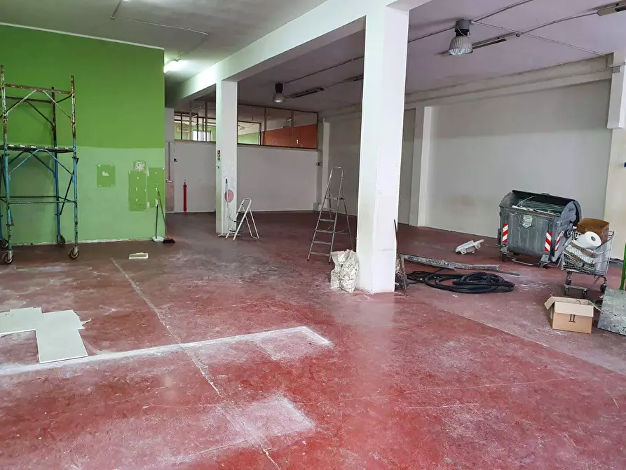 Immagine 7 di Locale commerciale in vendita  in via strada statale 155 per fiuggi a Alatri