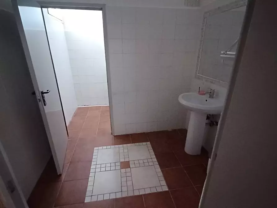 Immagine 26 di Attività commerciale in affitto  in Via Prati a Amaseno