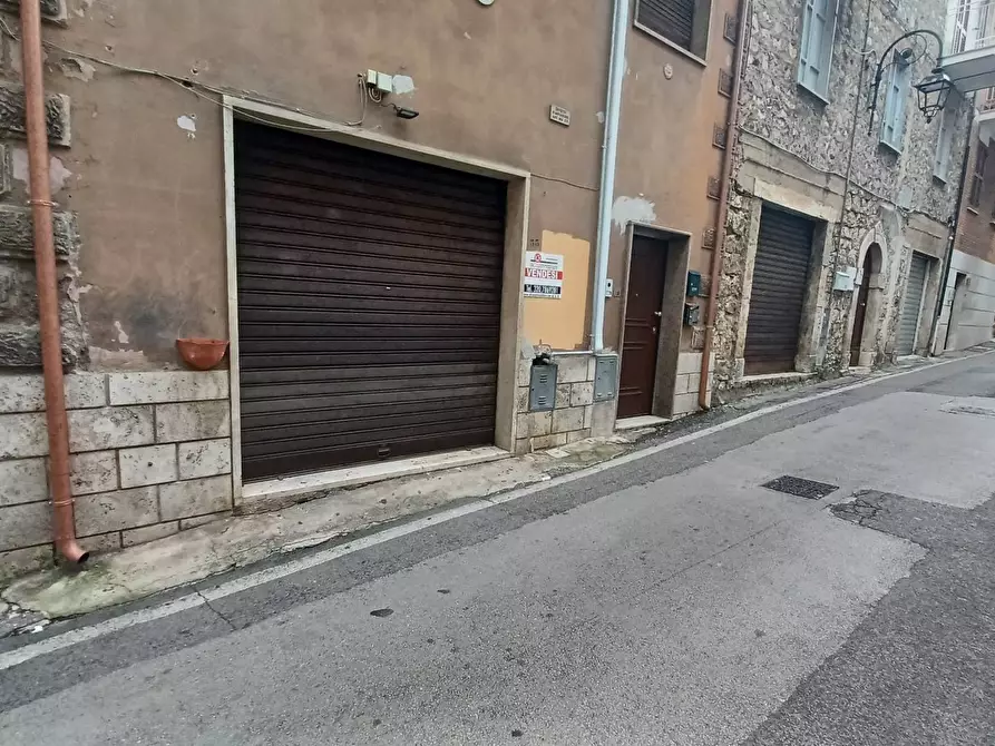 Immagine 2 di Locale commerciale in vendita  in Via Arringo a Bassiano