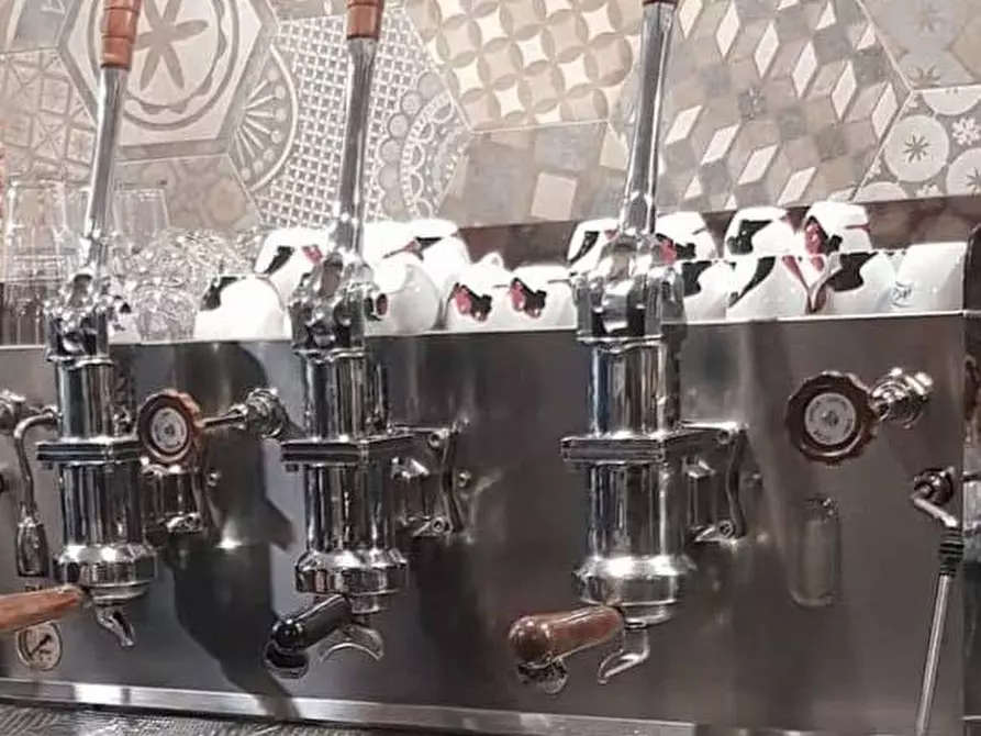 Immagine 9 di Attività commerciale in vendita  in piazza madonna della neve 30 a Frosinone