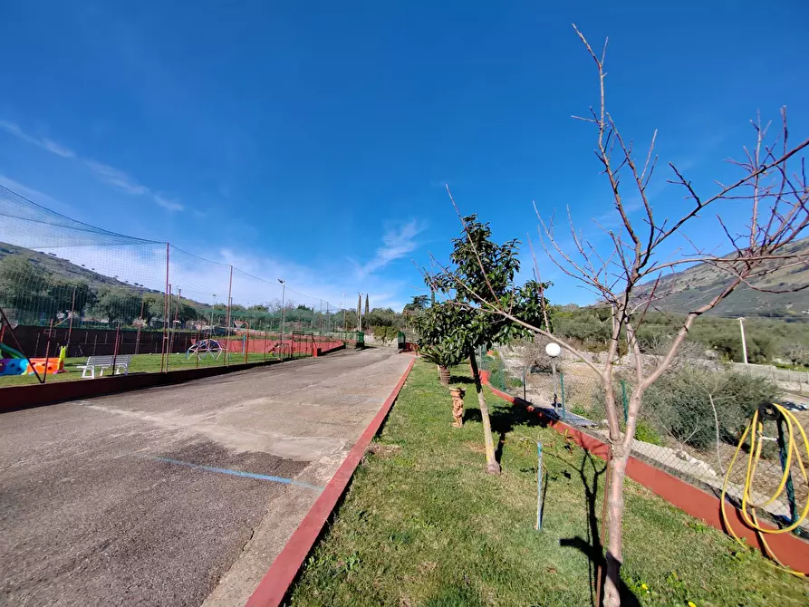 Immagine 39 di Locale commerciale in vendita  in Via Cerreto 50 a Bassiano