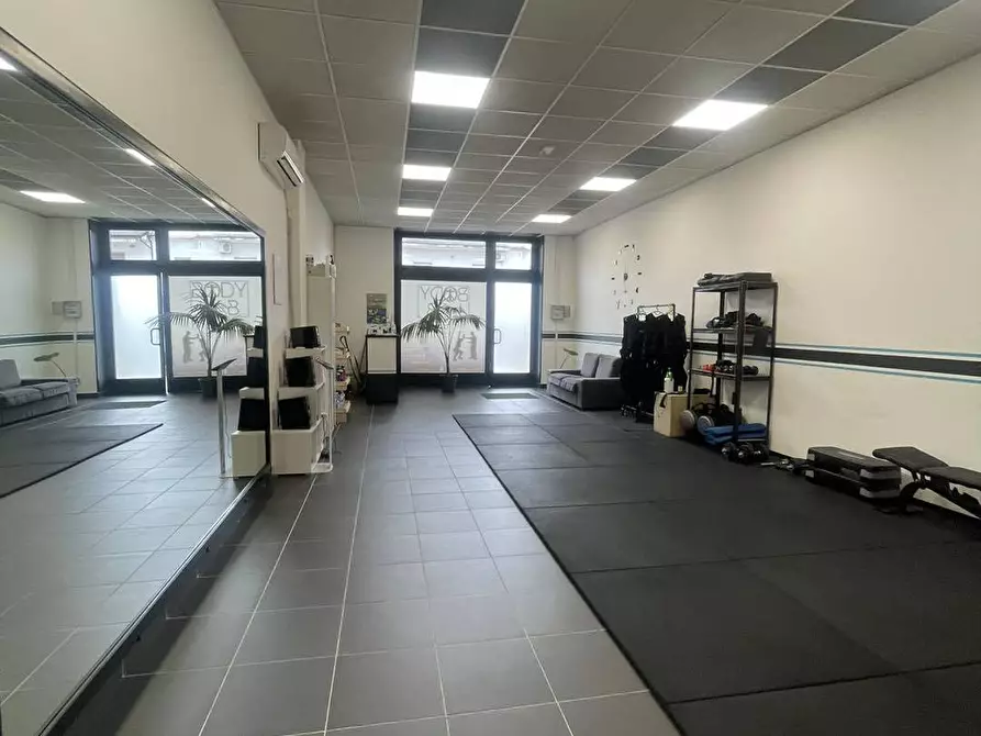 Immagine 3 di Locale commerciale in vendita  in VIA MARIA 125 a Frosinone