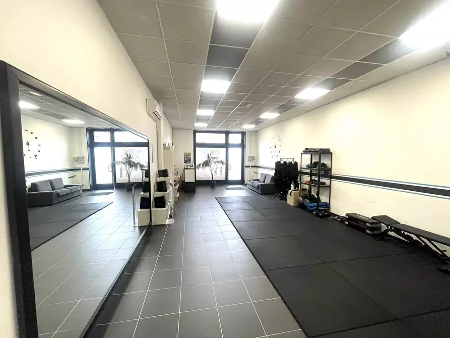 Immagine 1 di Locale commerciale in vendita  in VIA MARIA 125 a Frosinone