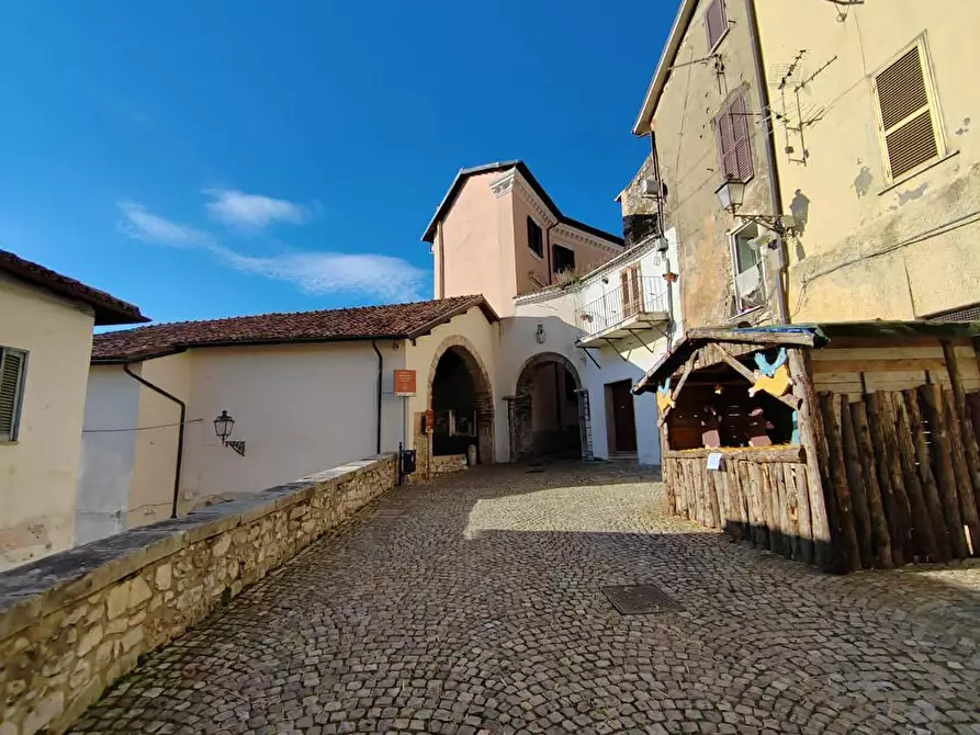 Immagine 7 di Palazzo in vendita  in piazza S.Giacomo a Bassiano