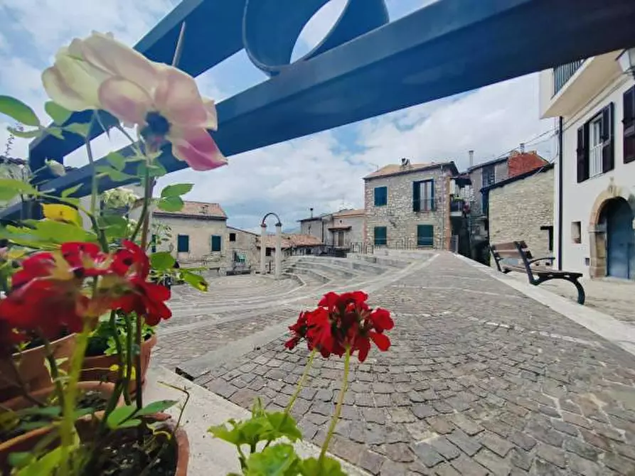 Immagine 12 di Palazzo in vendita  in piazza S.Giacomo a Bassiano