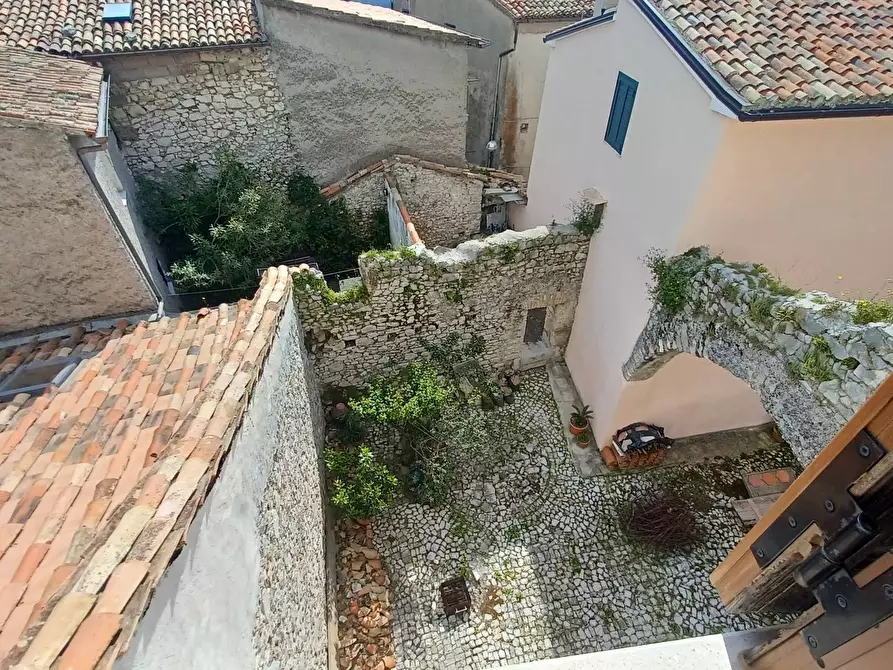 Immagine 26 di Appartamento in vendita  in piazza del Duomo a Bassiano