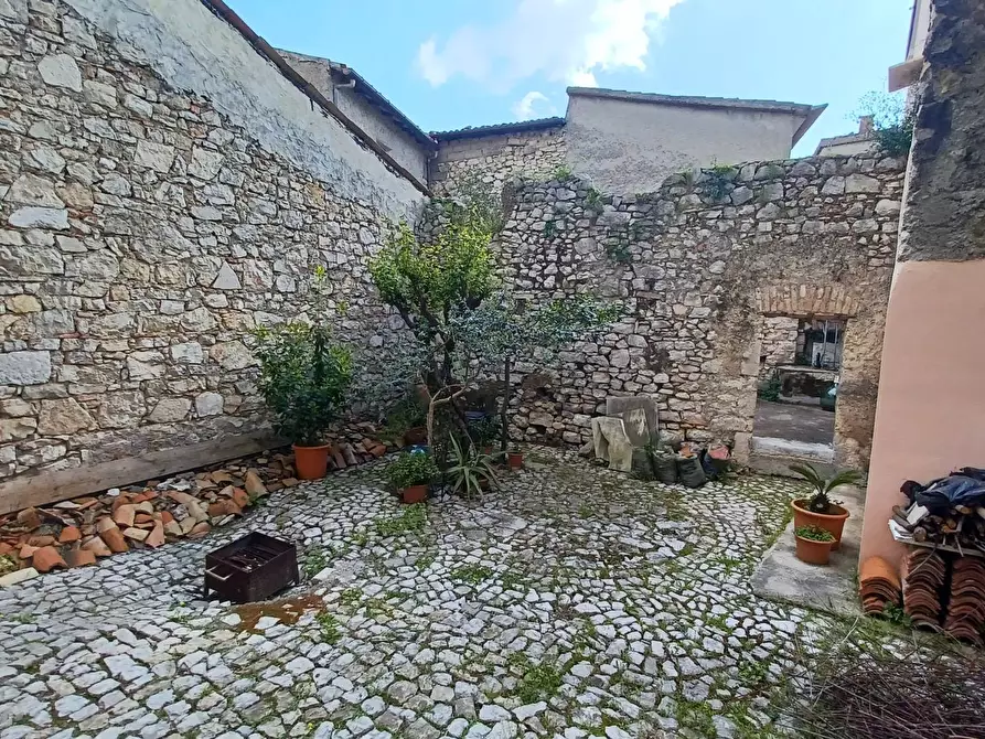 Immagine 29 di Appartamento in vendita  in piazza del Duomo a Bassiano