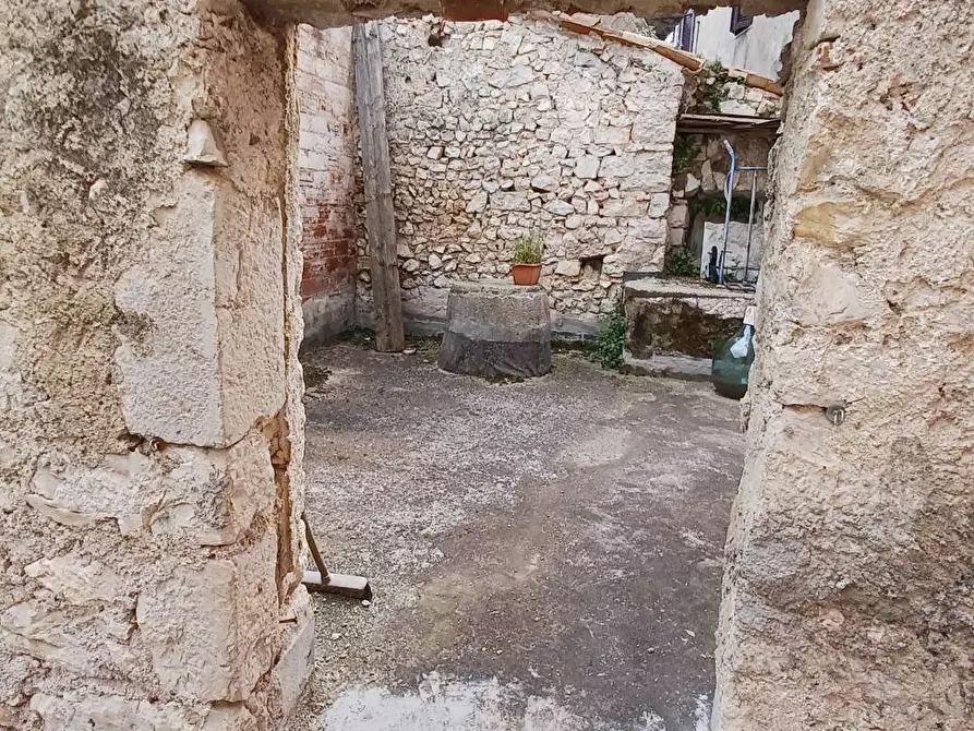 Immagine 30 di Appartamento in vendita  in piazza del Duomo a Bassiano