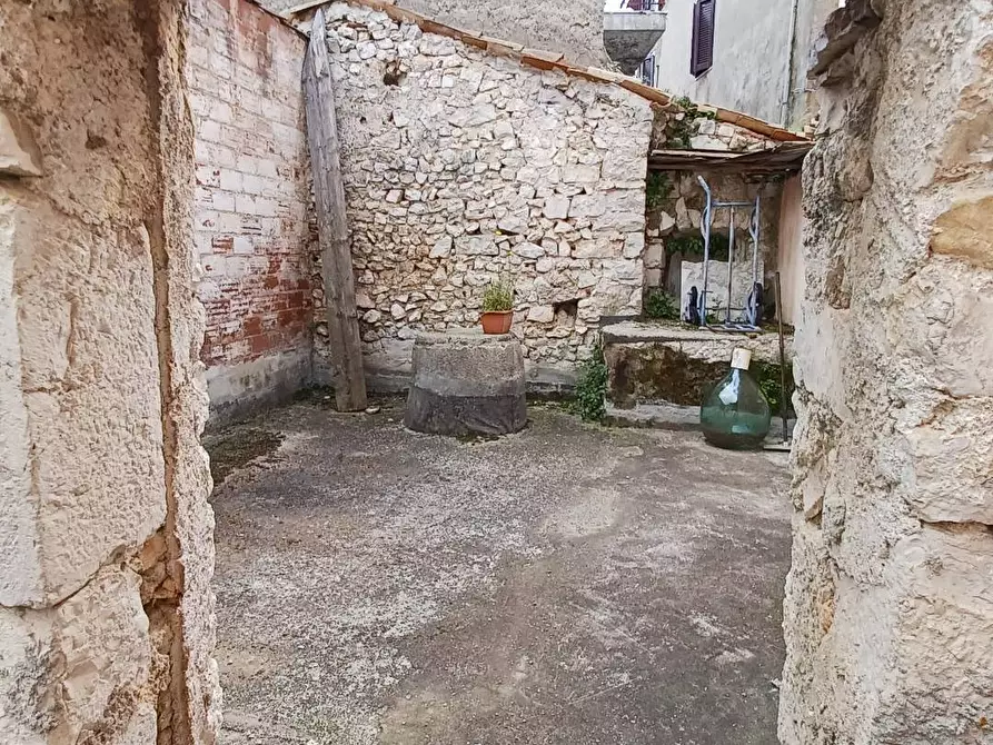 Immagine 31 di Appartamento in vendita  in piazza del Duomo a Bassiano