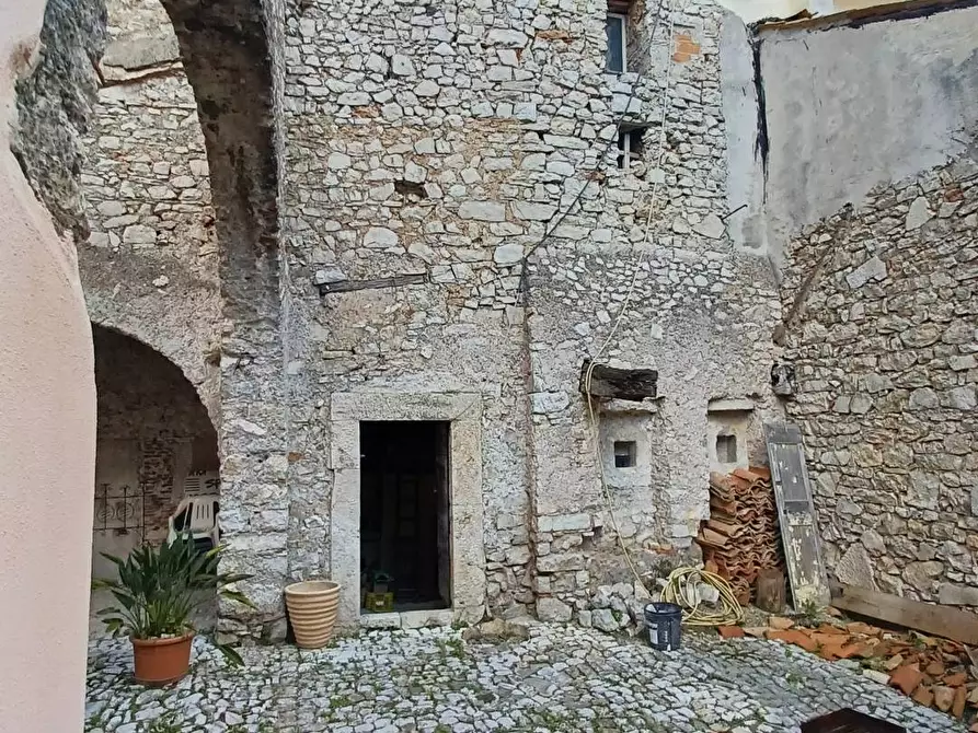 Immagine 32 di Appartamento in vendita  in piazza del Duomo a Bassiano