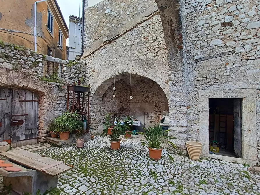 Immagine 43 di Appartamento in vendita  in piazza del Duomo a Bassiano