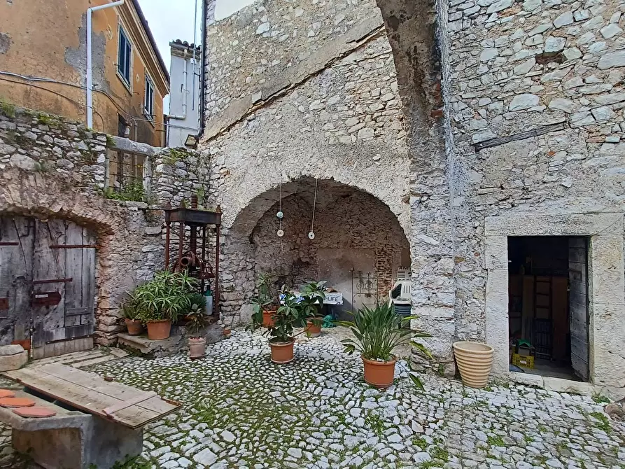 Immagine 44 di Appartamento in vendita  in piazza del Duomo a Bassiano