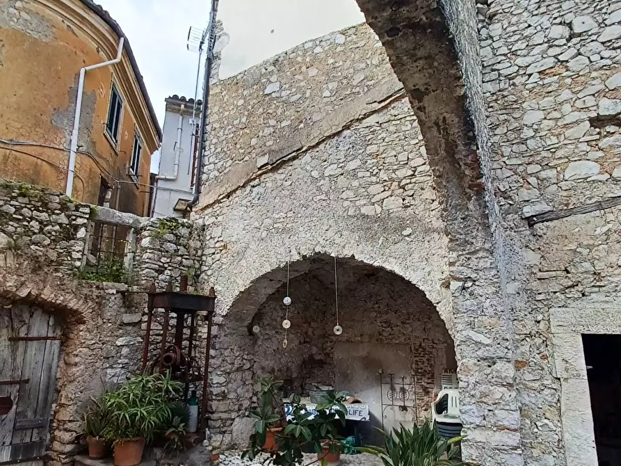 Immagine 45 di Appartamento in vendita  in piazza del Duomo a Bassiano