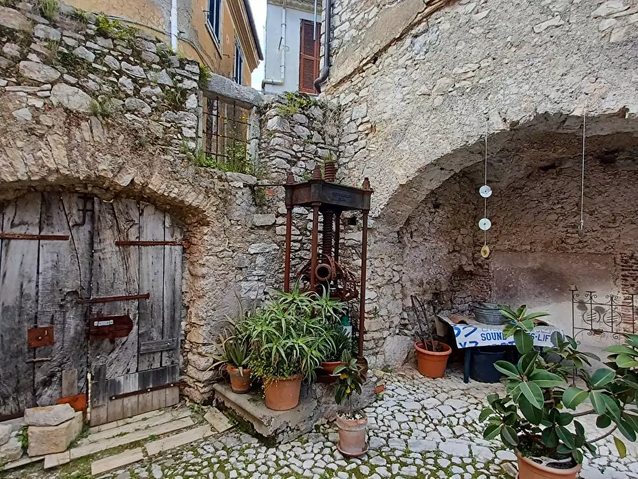 Immagine 46 di Appartamento in vendita  in piazza del Duomo a Bassiano