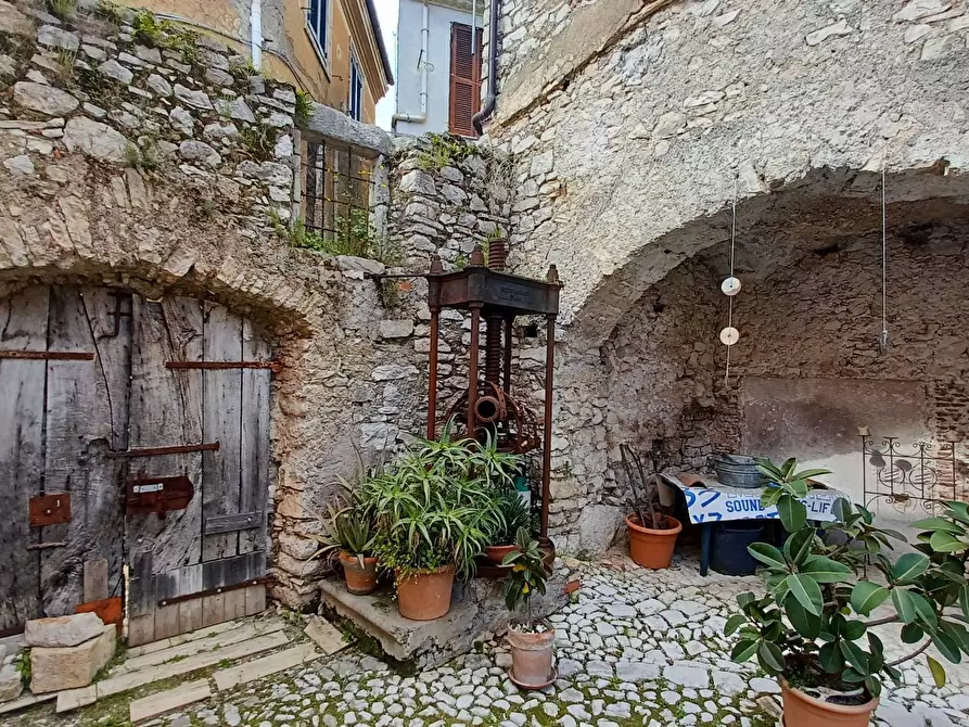 Immagine 47 di Appartamento in vendita  in piazza del Duomo a Bassiano