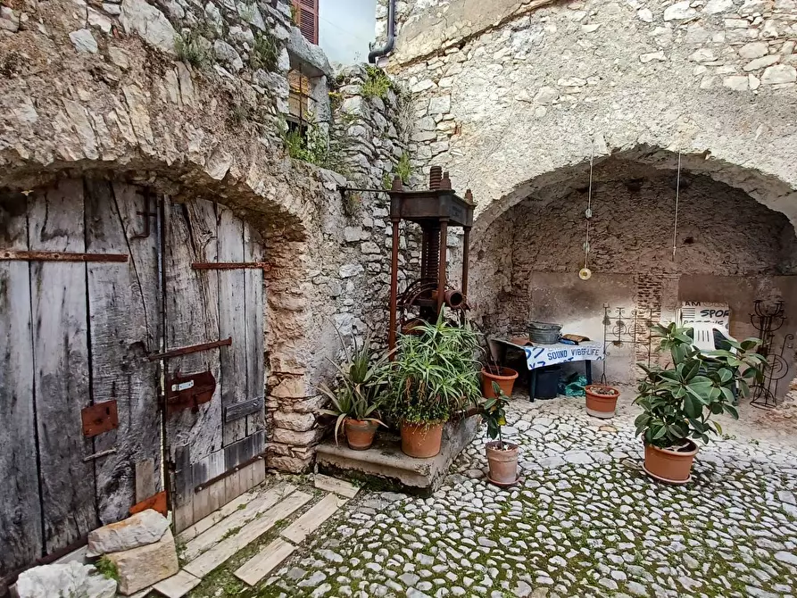 Immagine 48 di Appartamento in vendita  in piazza del Duomo a Bassiano