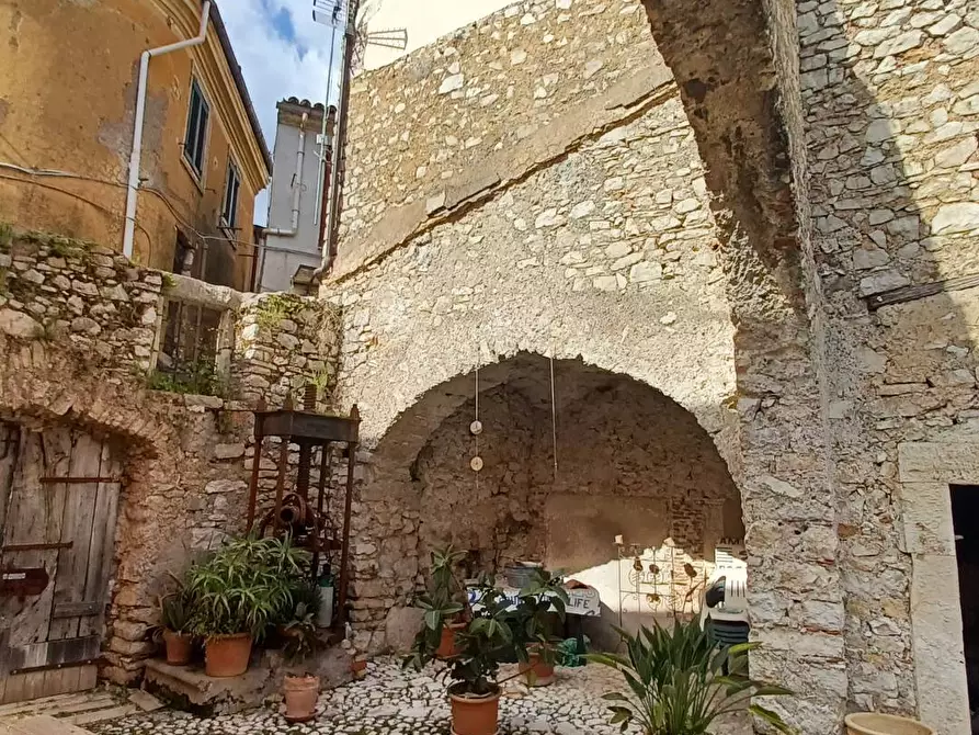 Immagine 50 di Appartamento in vendita  in piazza del Duomo a Bassiano
