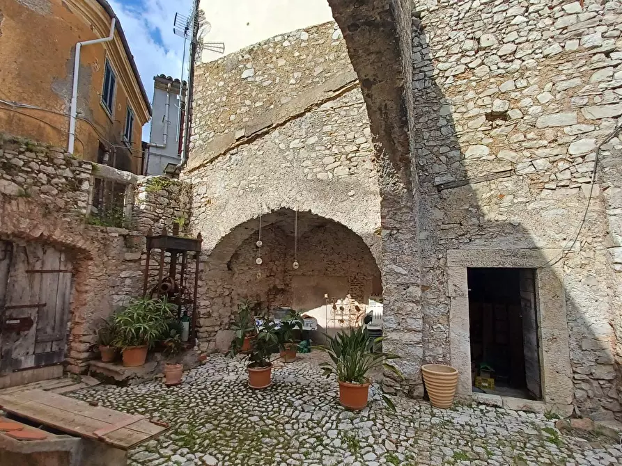 Immagine 51 di Appartamento in vendita  in piazza del Duomo a Bassiano
