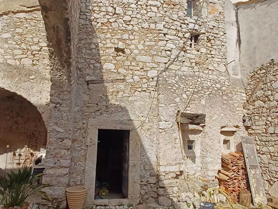 Immagine 52 di Appartamento in vendita  in piazza del Duomo a Bassiano