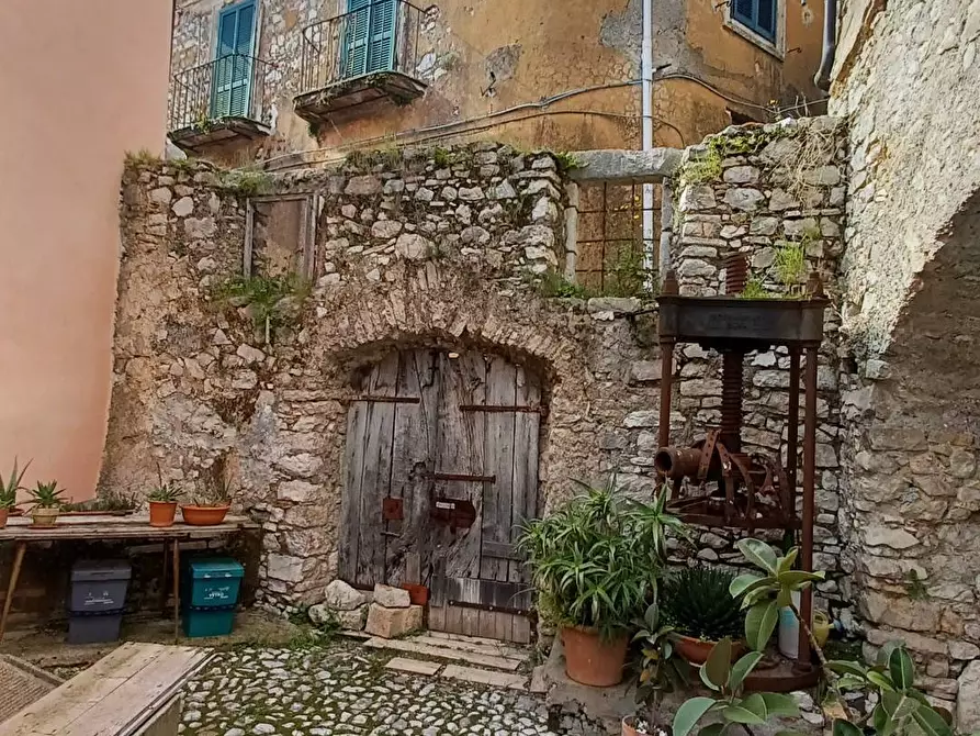 Immagine 54 di Appartamento in vendita  in piazza del Duomo a Bassiano