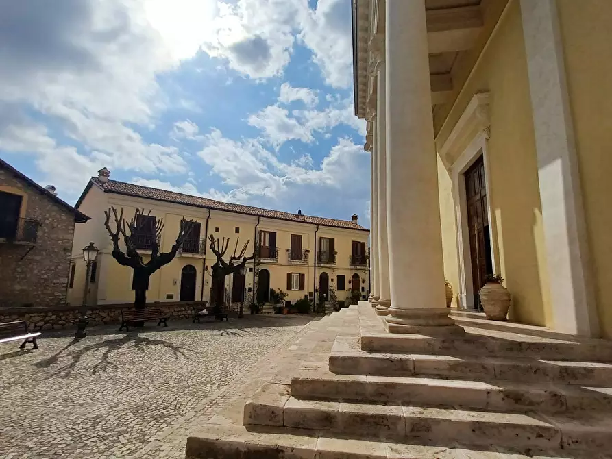Immagine 60 di Appartamento in vendita  in piazza del Duomo a Bassiano