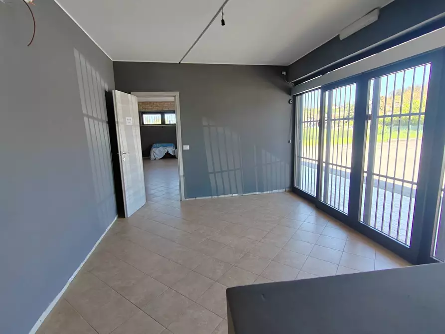 Immagine 11 di Locale commerciale in affitto  in Via San Francesco a Ceccano