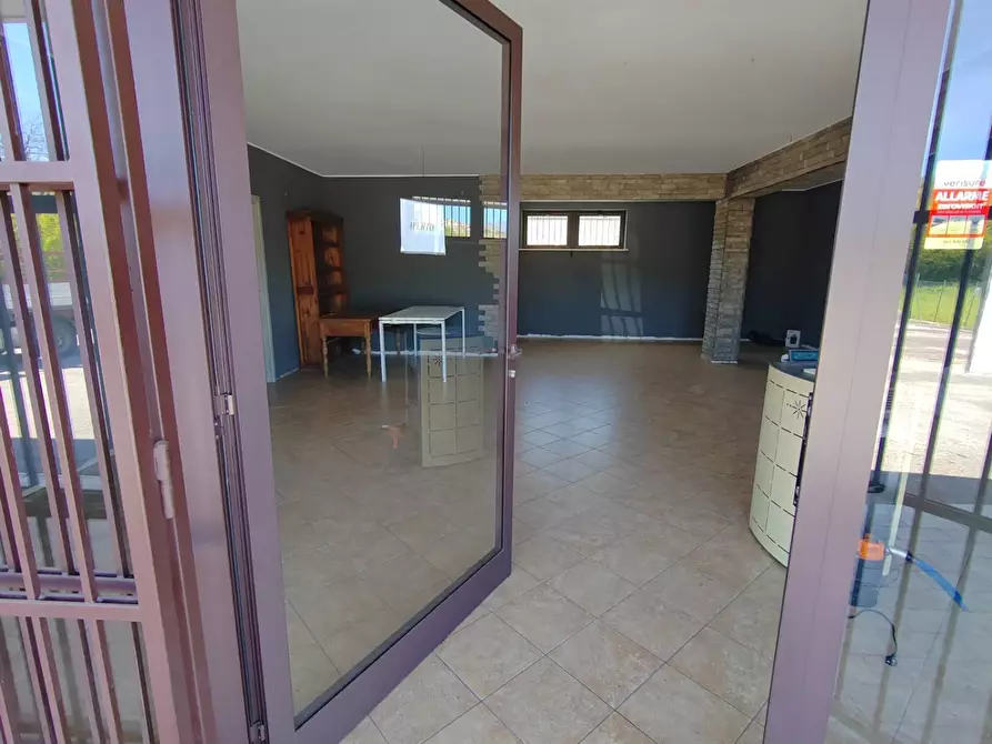 Immagine 12 di Locale commerciale in affitto  in Via San Francesco a Ceccano