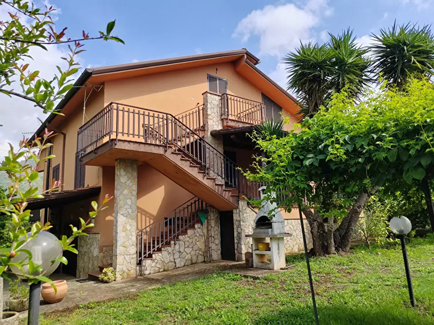 Immagine 1 di Villa in vendita  in Via Anime Sante 1 a Bassiano