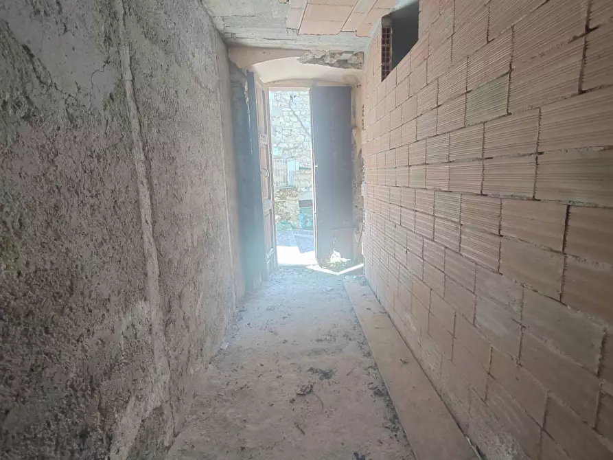 Immagine 10 di Palazzo in vendita  in via drelle 27 a Vallecorsa