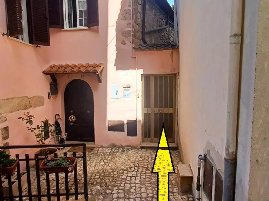 Immagine 1 di Appartamento in vendita  in Via Pier Giuseppe Doria a Bassiano