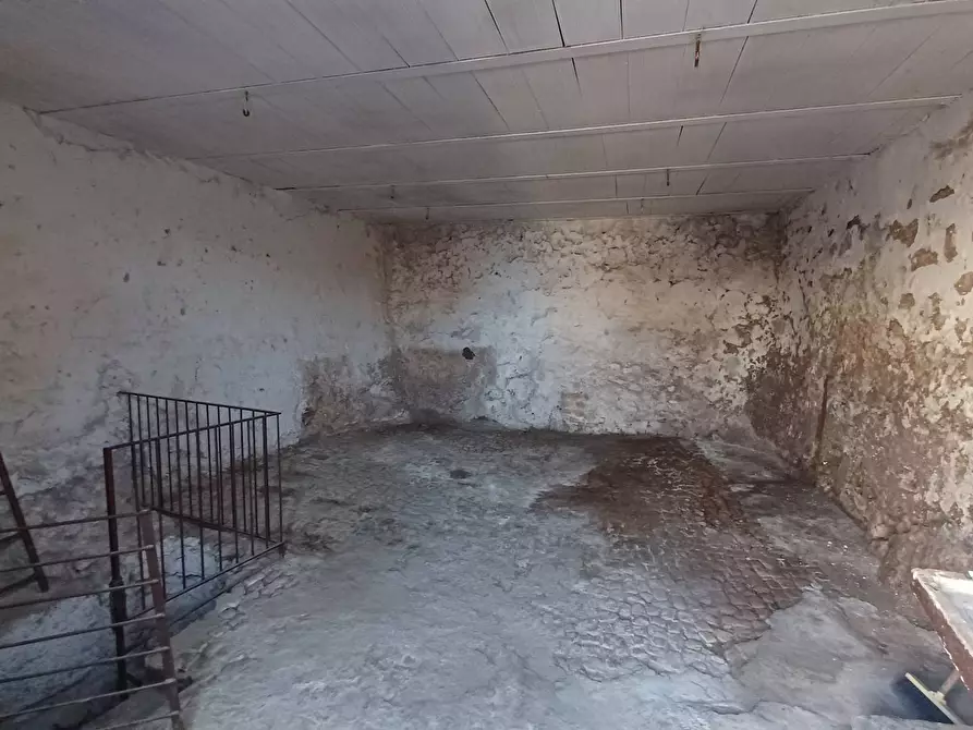 Immagine 3 di Box auto in vendita  in Via Santo Sebastiano a Bassiano