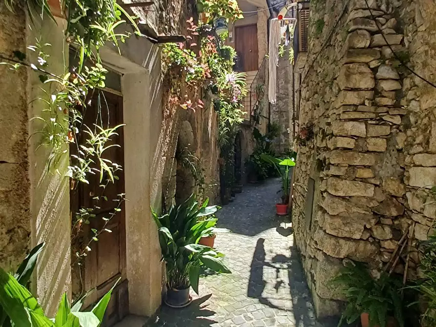 Immagine 2 di Appartamento in vendita  in Via Vicolo Giglio a Arnara