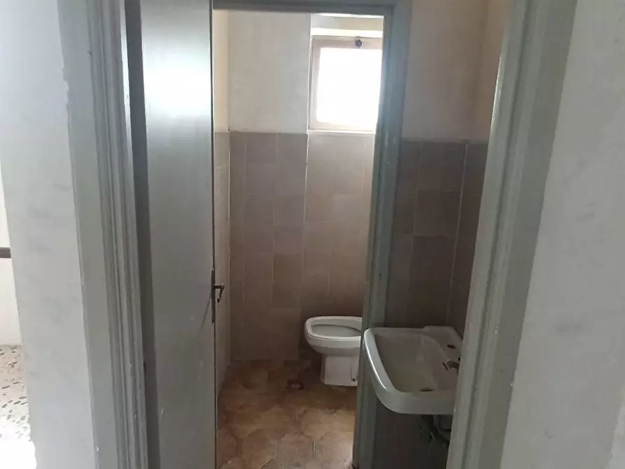 Immagine 5 di Locale commerciale in vendita  in Via Madonna Delle Grazie 55 a Priverno