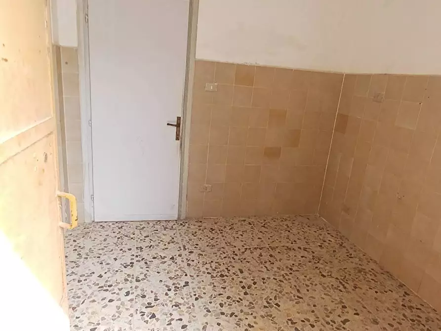 Immagine 6 di Locale commerciale in vendita  in Via Madonna Delle Grazie 55 a Priverno