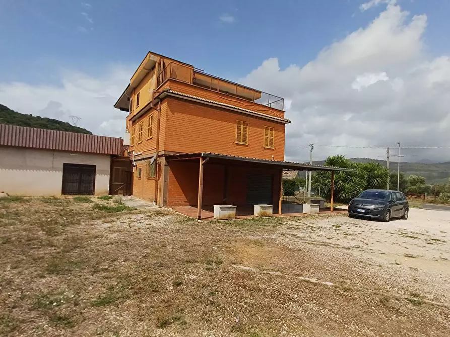 Immagine 9 di Locale commerciale in vendita  in Via Madonna Delle Grazie 55 a Priverno