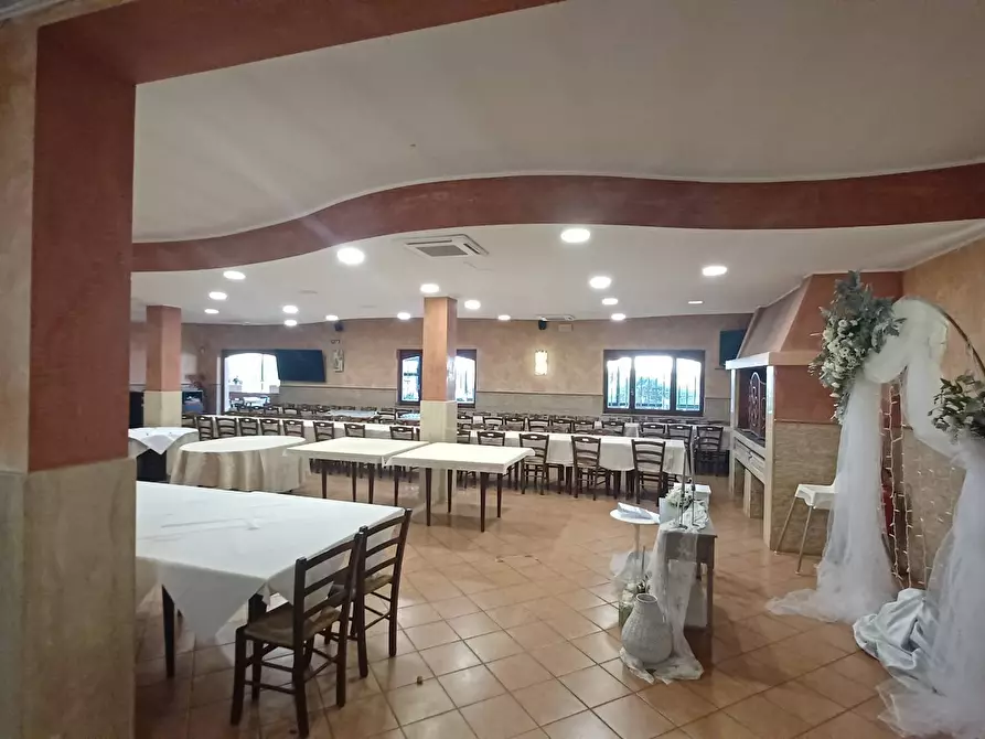 Immagine 5 di Locale commerciale in vendita  in Via Pontinia km 106500 a Terracina