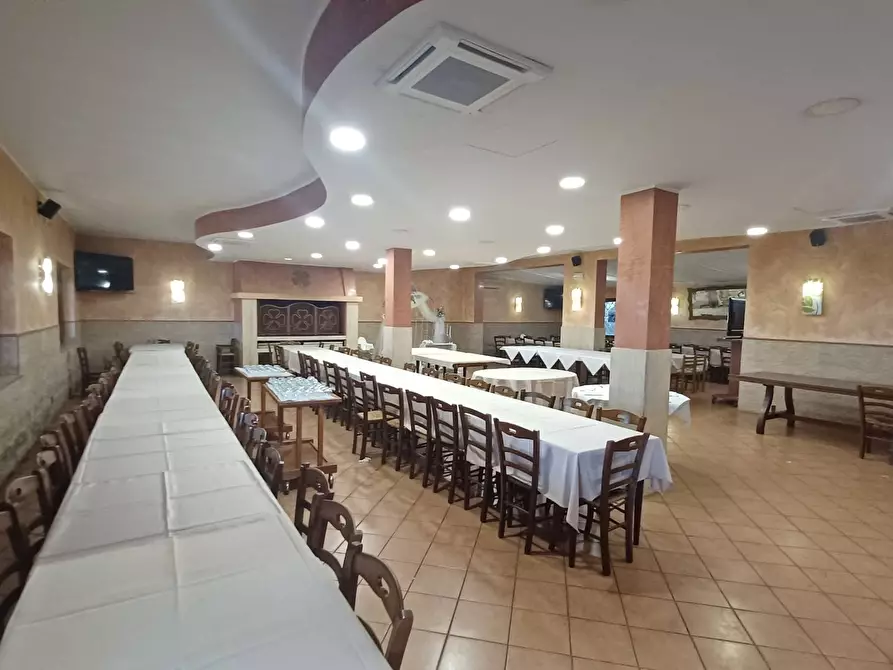 Immagine 6 di Locale commerciale in vendita  in Via Pontinia km 106500 a Terracina