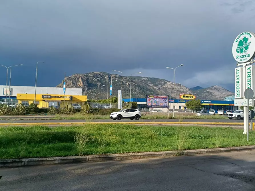 Immagine 14 di Locale commerciale in vendita  in Via Pontinia km 106500 a Terracina