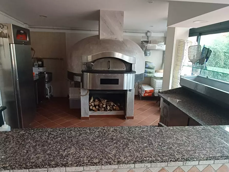 Immagine 23 di Locale commerciale in vendita  in Via Pontinia km 106500 a Terracina