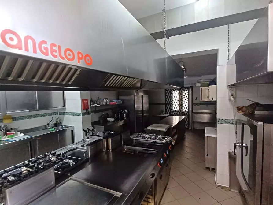 Immagine 25 di Locale commerciale in vendita  in Via Pontinia km 106500 a Terracina