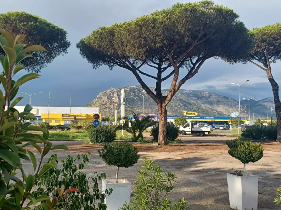 Immagine 27 di Locale commerciale in vendita  in Via Pontinia km 106500 a Terracina