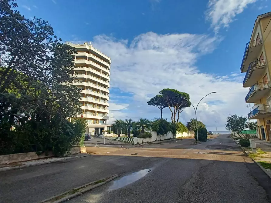 Immagine 29 di Locale commerciale in vendita  in Via Pontinia km 106500 a Terracina