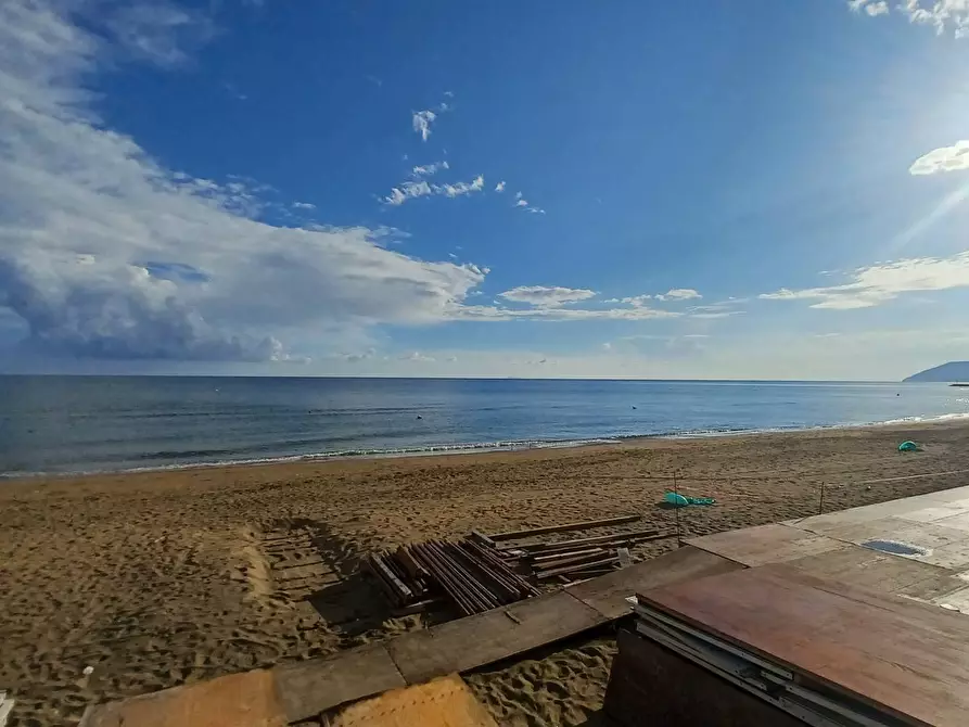 Immagine 30 di Locale commerciale in vendita  in Via Pontinia km 106500 a Terracina