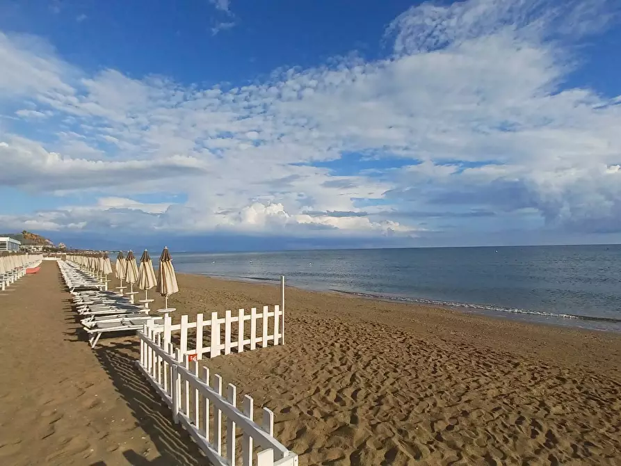 Immagine 33 di Locale commerciale in vendita  in Via Pontinia km 106500 a Terracina