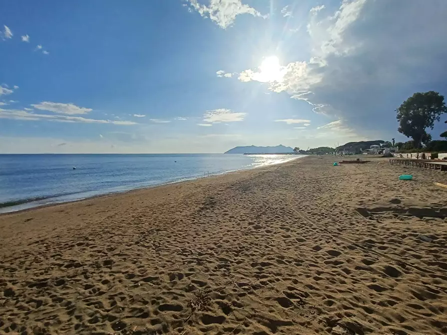 Immagine 35 di Locale commerciale in vendita  in Via Pontinia km 106500 a Terracina