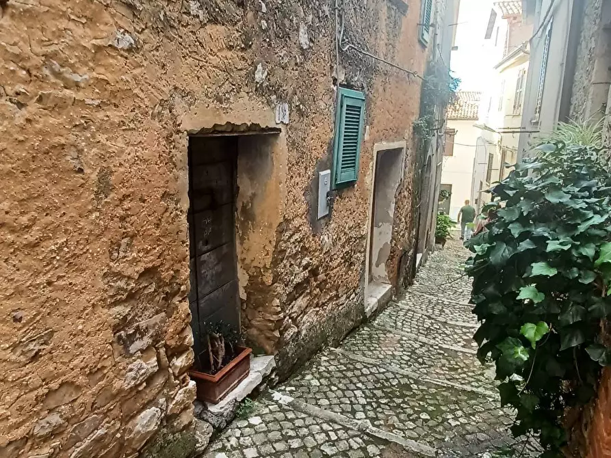 Immagine 25 di Appartamento in vendita  in Via Colorito Arnaldo 1 a Bassiano